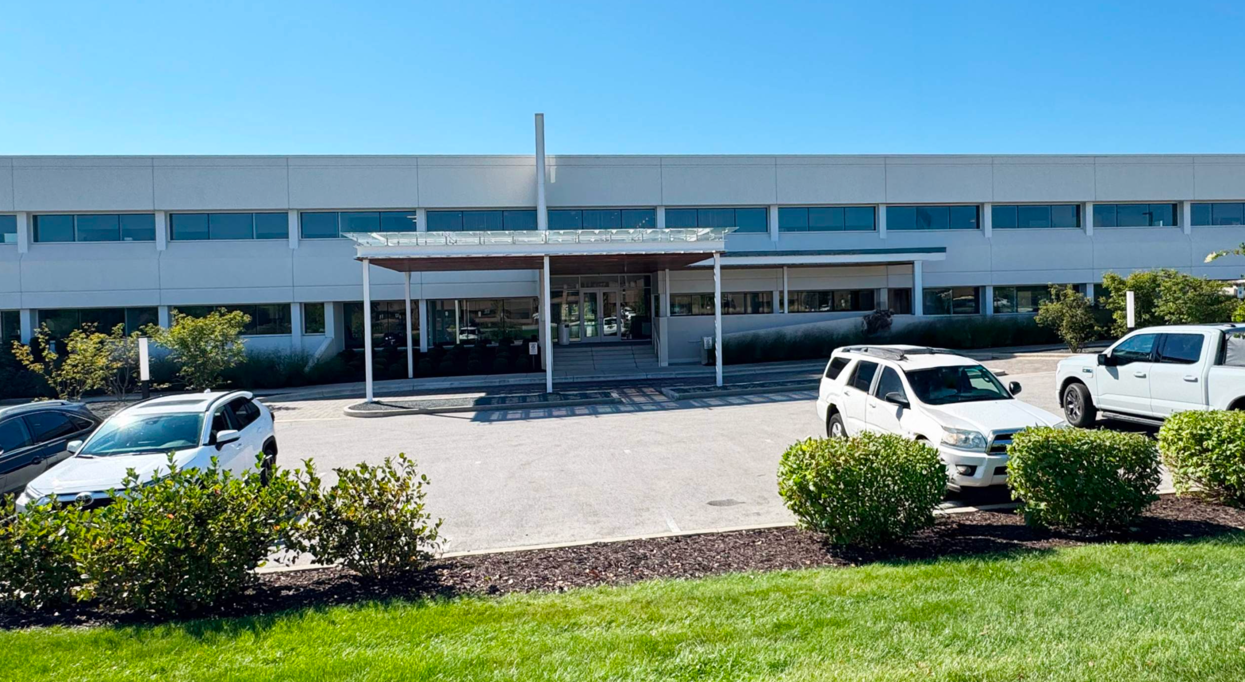 8909 front entrance 1.webp